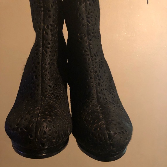 BCBG Max Azria black calf laser design cut booties Sz 10 - Picture 2 of 7